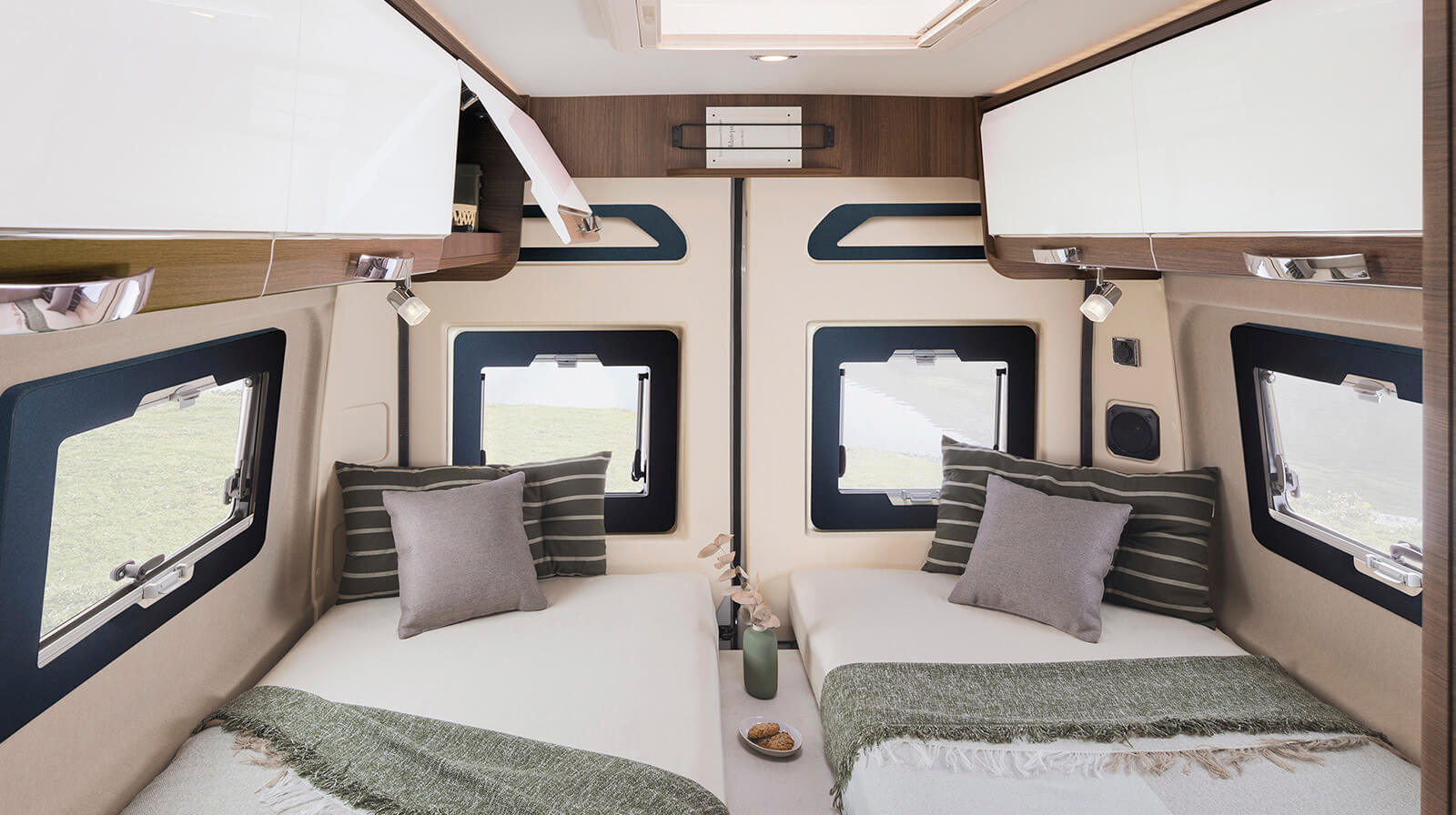 FOTOGRAFÍAS EN EL INTERIOR RAPIDO Autocaravana V68